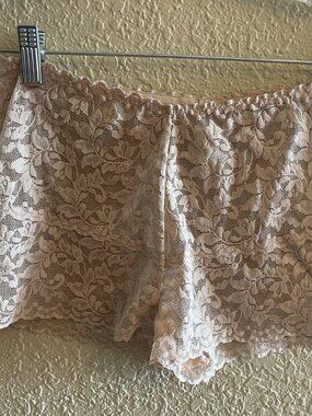 Lace boy shorts